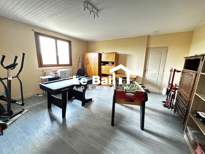 Maison - 180 m² - 8 pièces