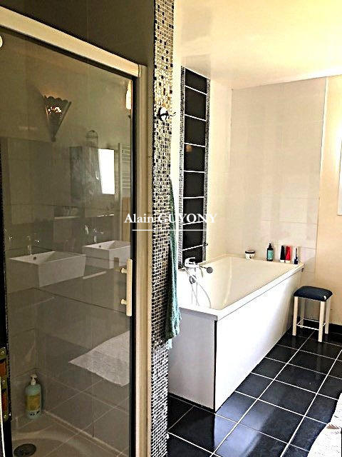 Maison traditionnelle - 130 m² - 6 pièces