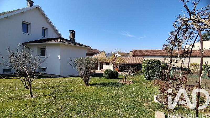 Maison - 284 m² - 9 pièces