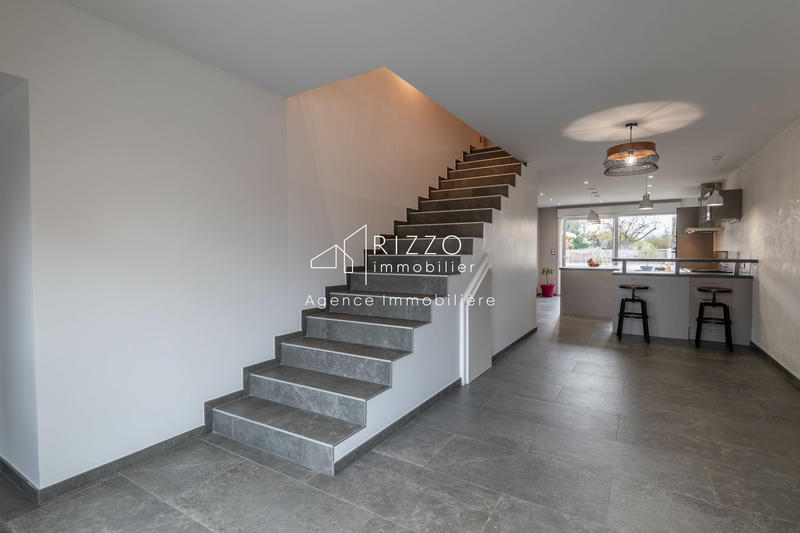 Maison - 326 m² - 11 pièces