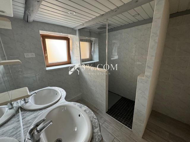 Maison - 255 m² - 9 pièces