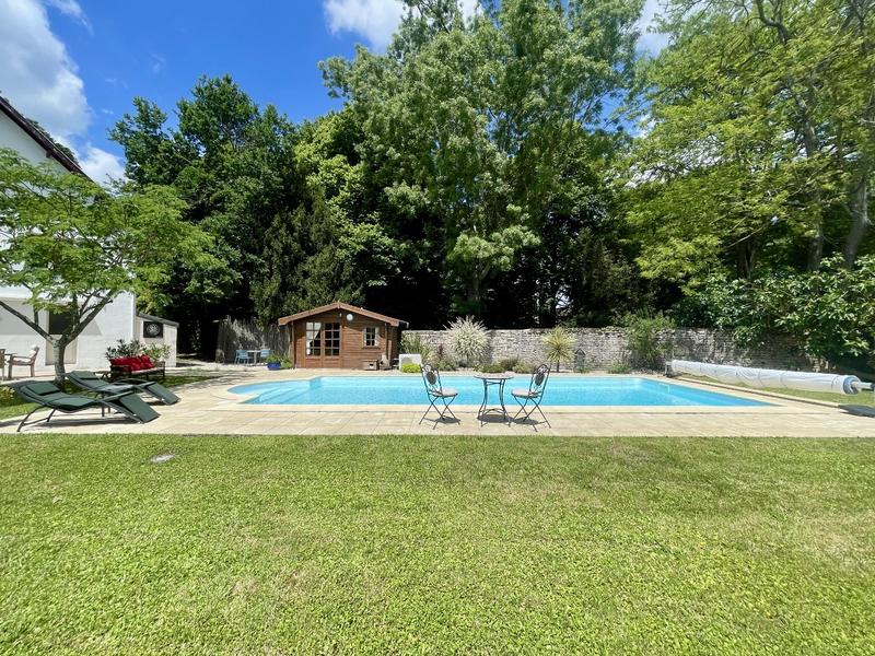 Demeure - 200 m² - 7 pièces