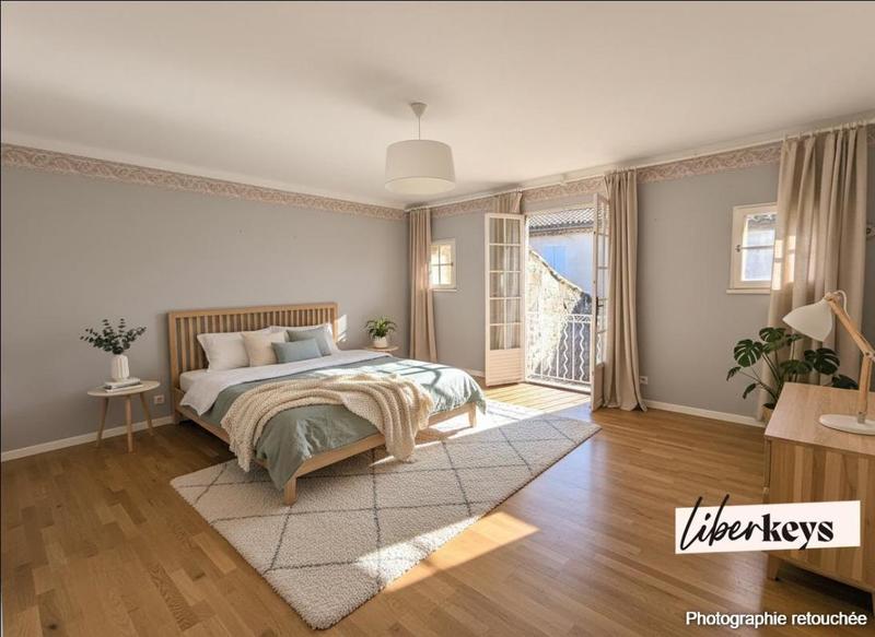 Maison - 249 m² - 7 pièces