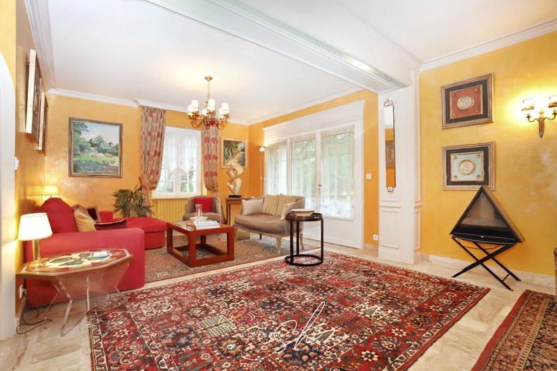 Maison - 380 m² - 14 pièces