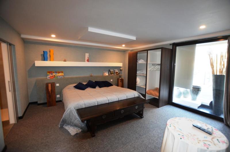 Maison chambre d'hôtes - 572 m² - 15 pièces