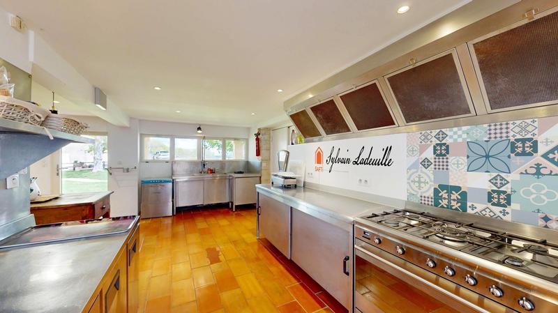 Maison - 319 m² - 10 pièces