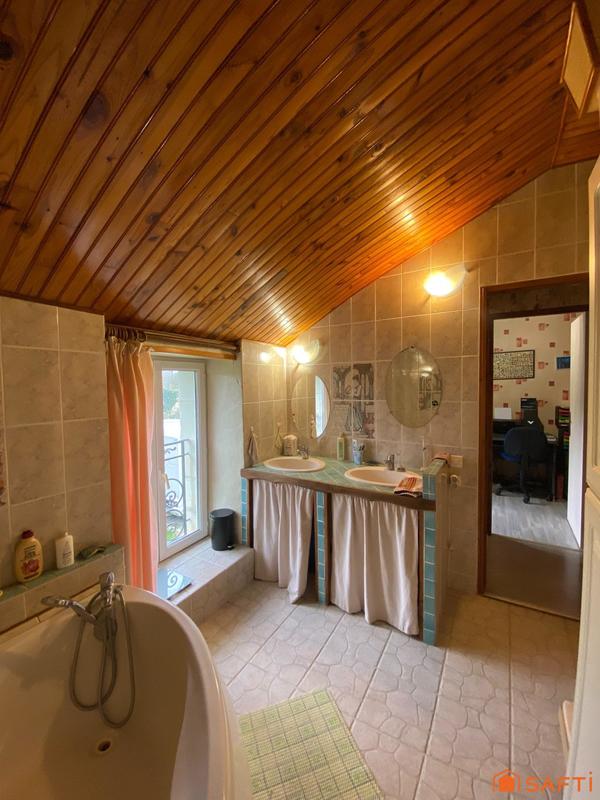 Maison - 200 m² - 12 pièces