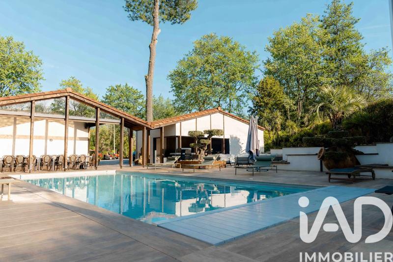 Maison - 395 m² - 12 pièces