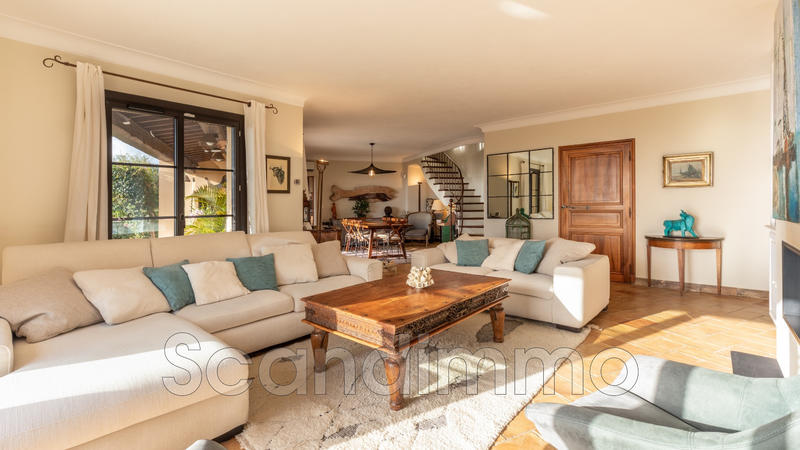 Maison - 180 m² - 5 pièces