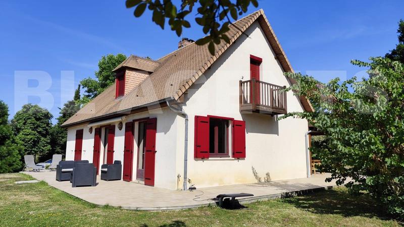 Maison traditionnelle - 160 m² - 6 pièces