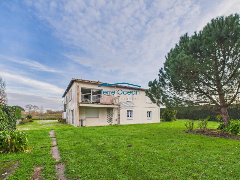 Maison ancienne - 255 m² - 9 pièces