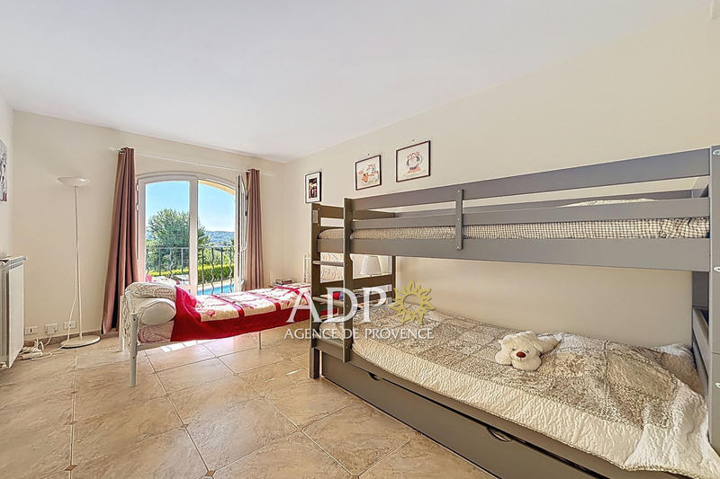 Maison - 300 m² - 7 pièces