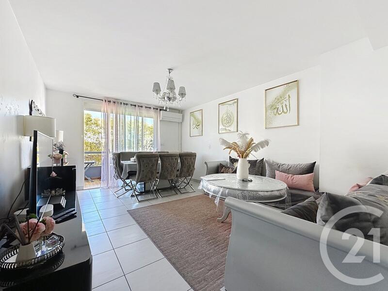 Appartement - 90 m² - 5 pièces