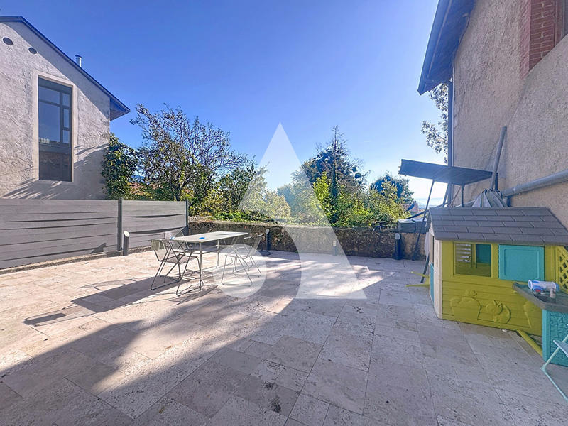 Maison - 269 m² - 8 pièces