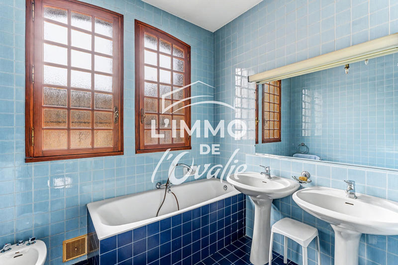 Maison - 257 m² - 9 pièces