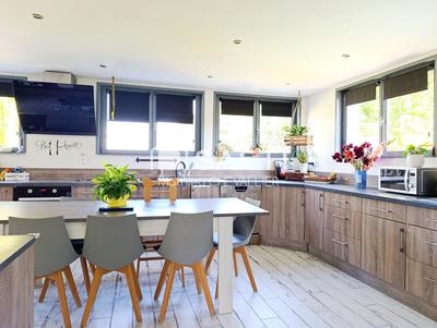 Maison - 168 m² - 8 pièces