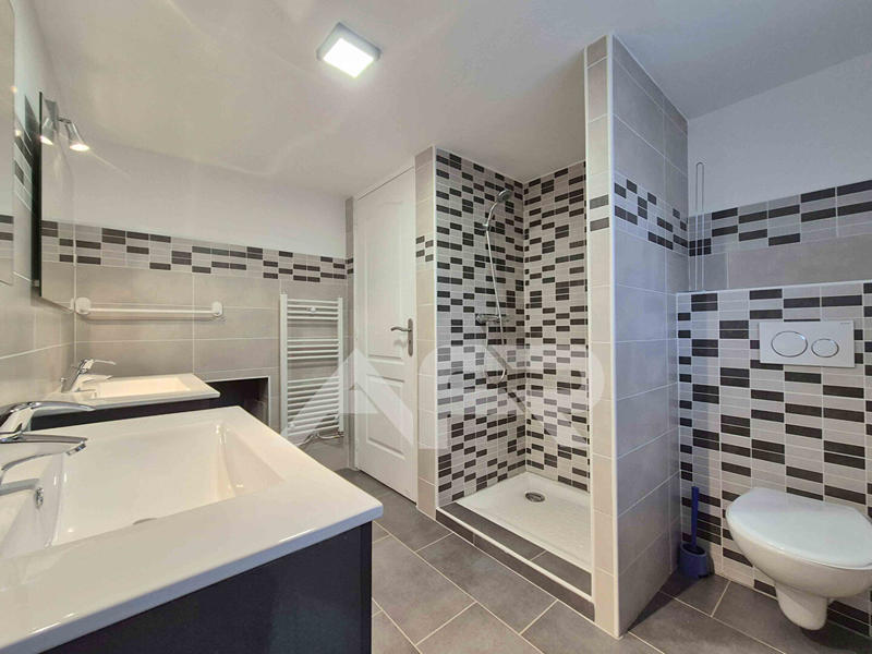 Maison - 160 m² - 8 pièces