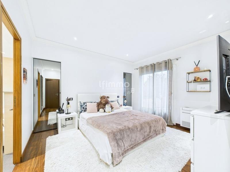 Maison - 378 m² - 7 pièces