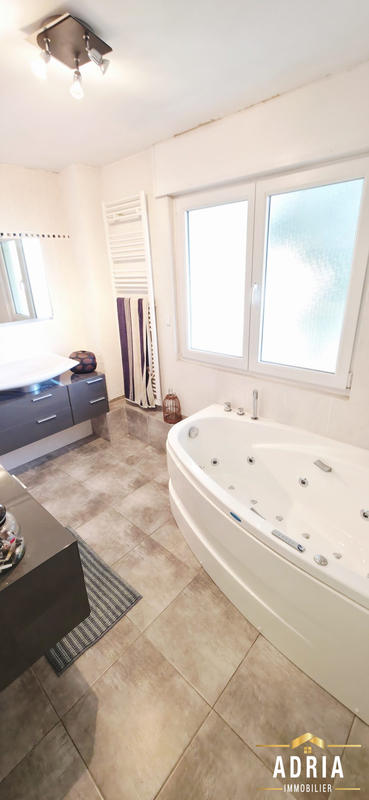 Maison - 195 m² - 9 pièces