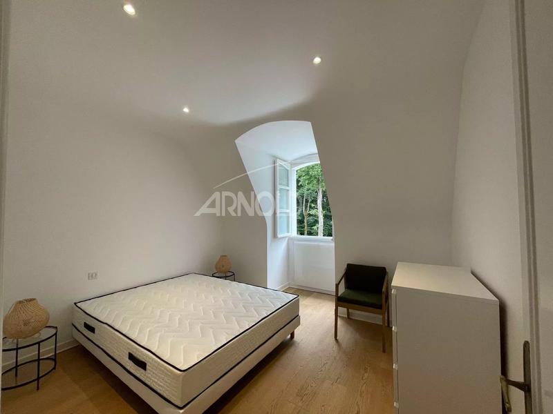 Maison - 243 m² - 8 pièces