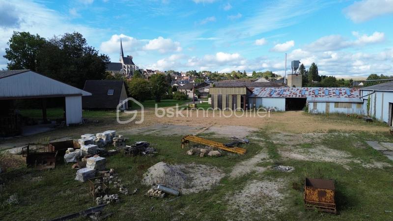 Local d'activité / Entrepôt - 2 600 m² - 10 pièces