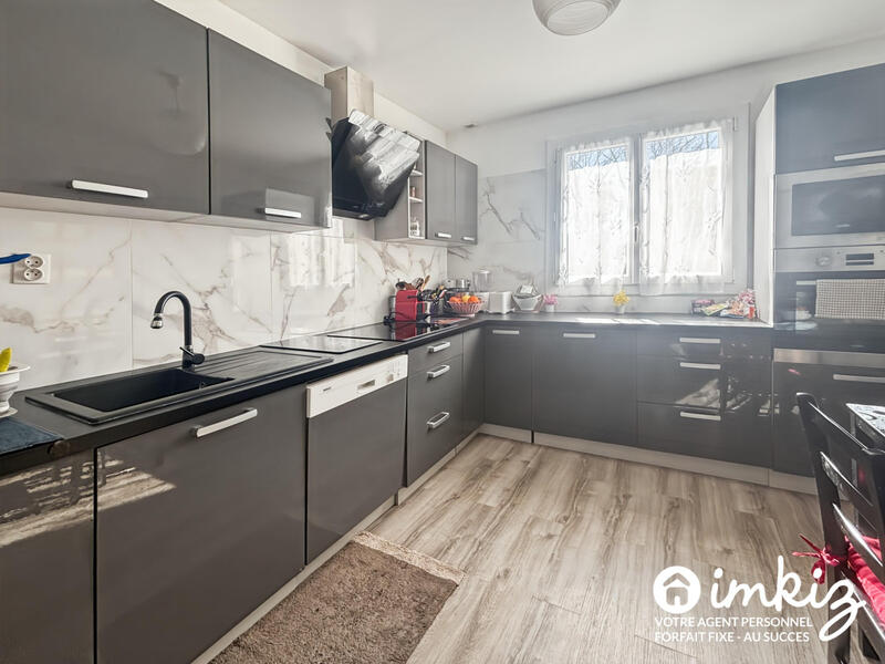 Maison - 213 m² - 9 pièces