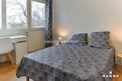 Chambre - 11 m² - 4 pièces