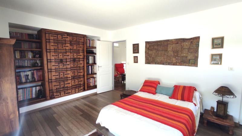 Maison - 242 m² - 7 pièces