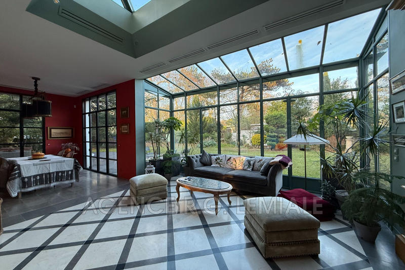 Maison - 326 m² - 12 pièces