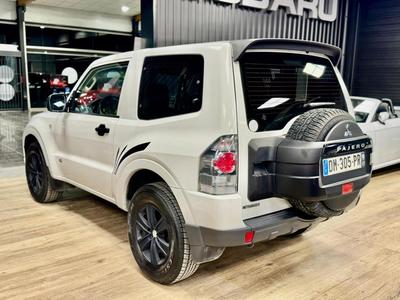 Mitsubishi Pajero III (2) 3.2 Di-D 200 Sport Black 3p