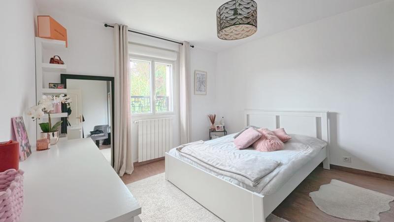 Pavillon - 225 m² - 7 pièces