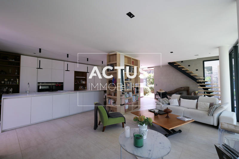 Maison - 122 m² - 5 pièces