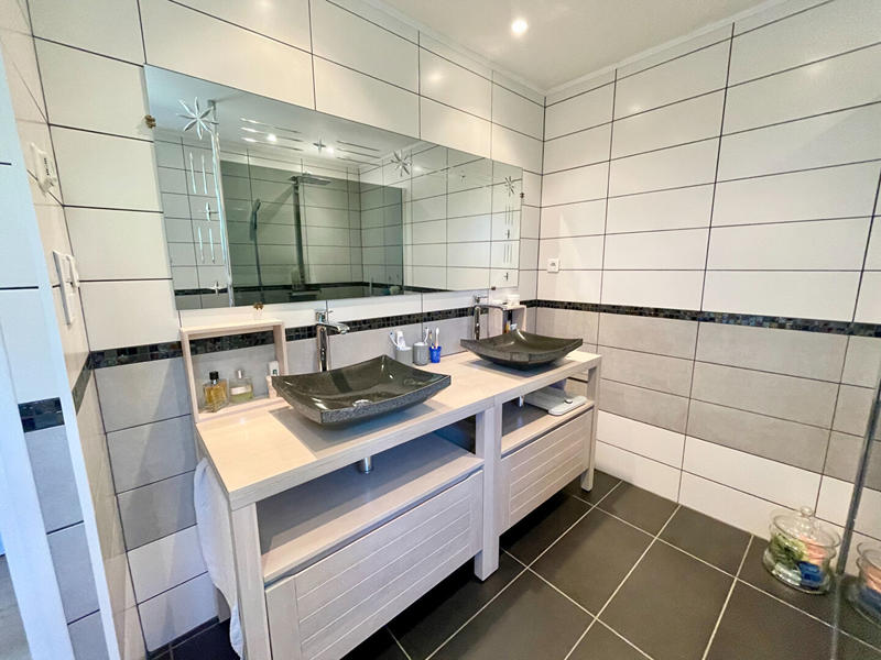 Maison - 230 m² - 5 pièces