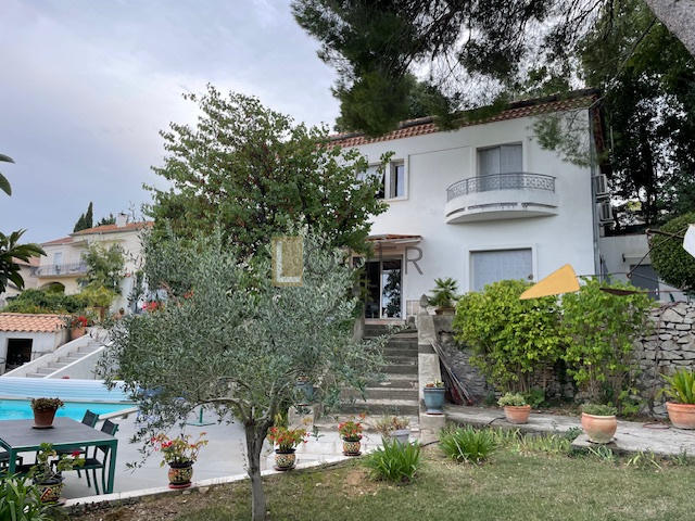 Maison - 170 m² - 7 pièces