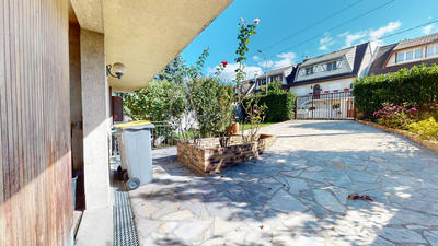 Maison - 250 m² - 11 pièces