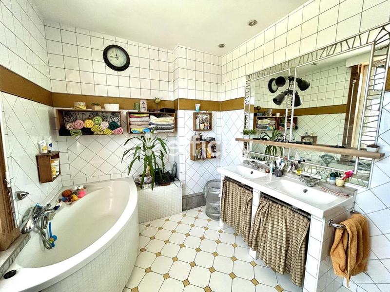 Maison - 207 m² - 7 pièces