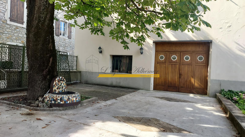 Maison - 293 m² - 13 pièces