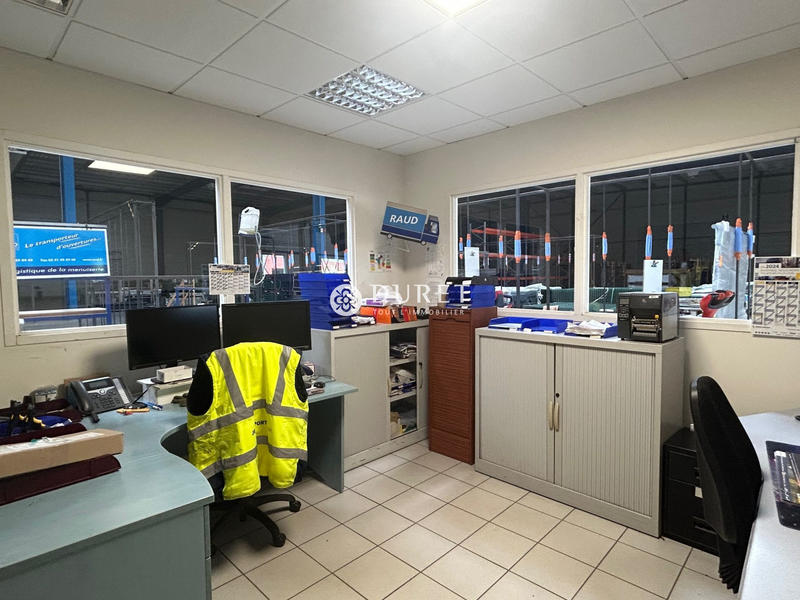 Local d'activités - 4 630 m²