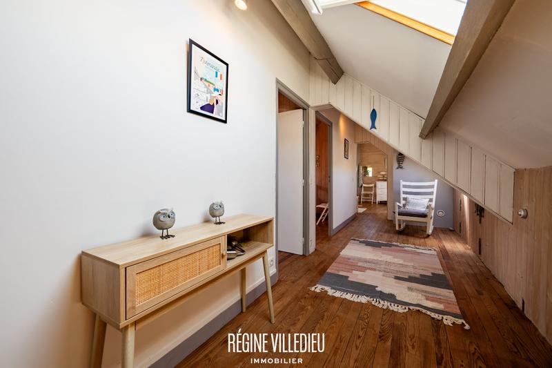 Maison - 296 m² - 11 pièces