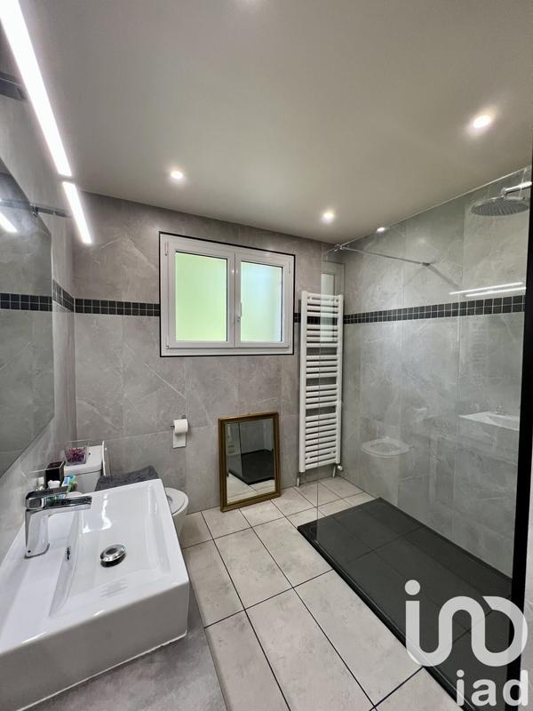 Maison - 200 m² - 7 pièces