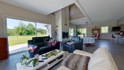 Villa - 195 m² - 6 pièces