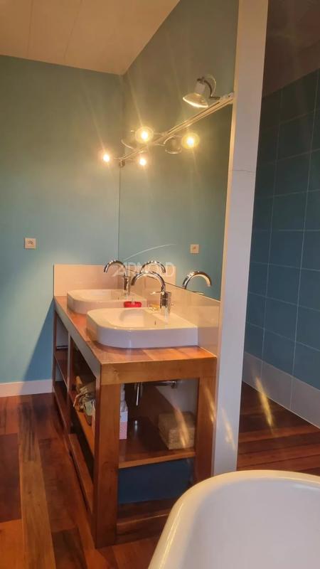 Maison - 189 m² - 9 pièces