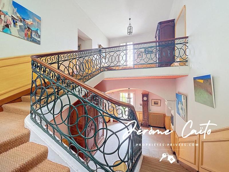 Demeure - 858 m² - 20 pièces