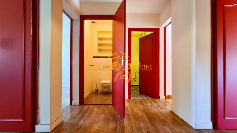 Maison - 213 m² - 8 pièces