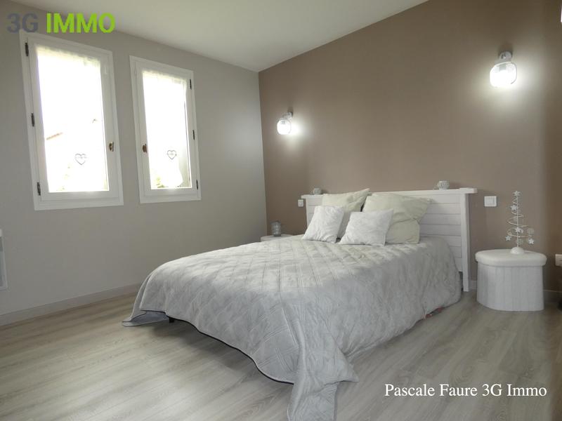 Maison traditionnelle - 197 m² - 10 pièces