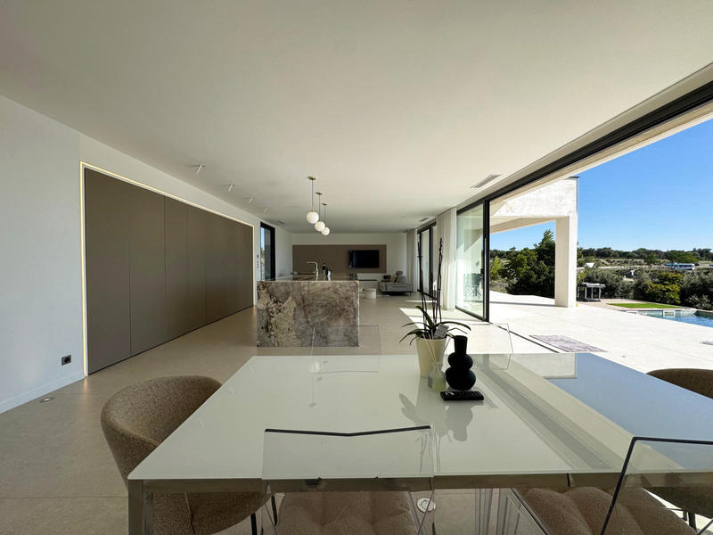 Maison - 207 m² - 5 pièces