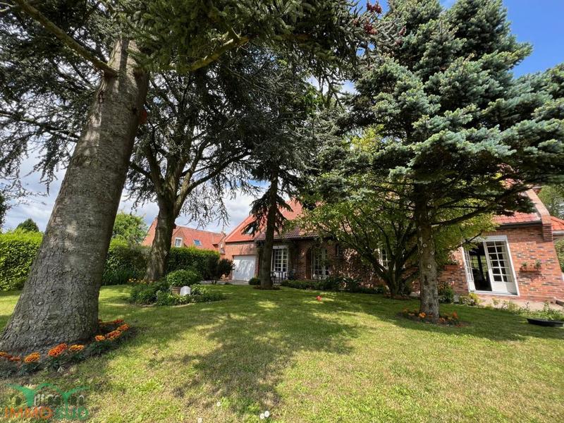 Propriété - 200 m² - 8 pièces