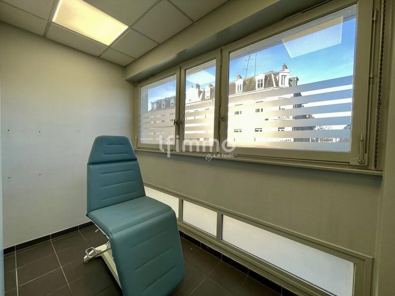 Bureau - 127 m² - 7 pièces