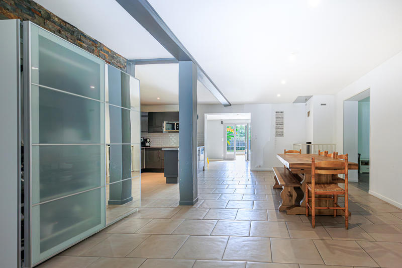 Maison - 213 m² - 9 pièces