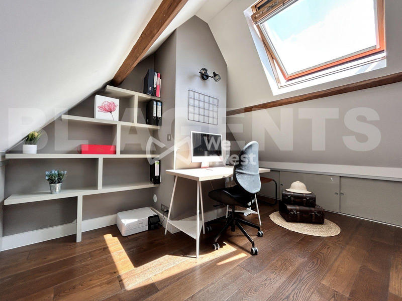 Maison - 219 m² - 6 pièces